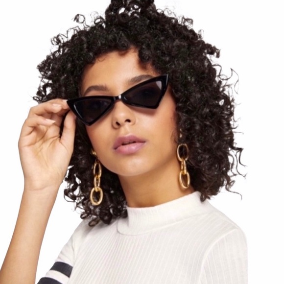 51Twenty Accessories - CIA BLACK TRIANGLE RETRO TRIANGL SUNGLASSES